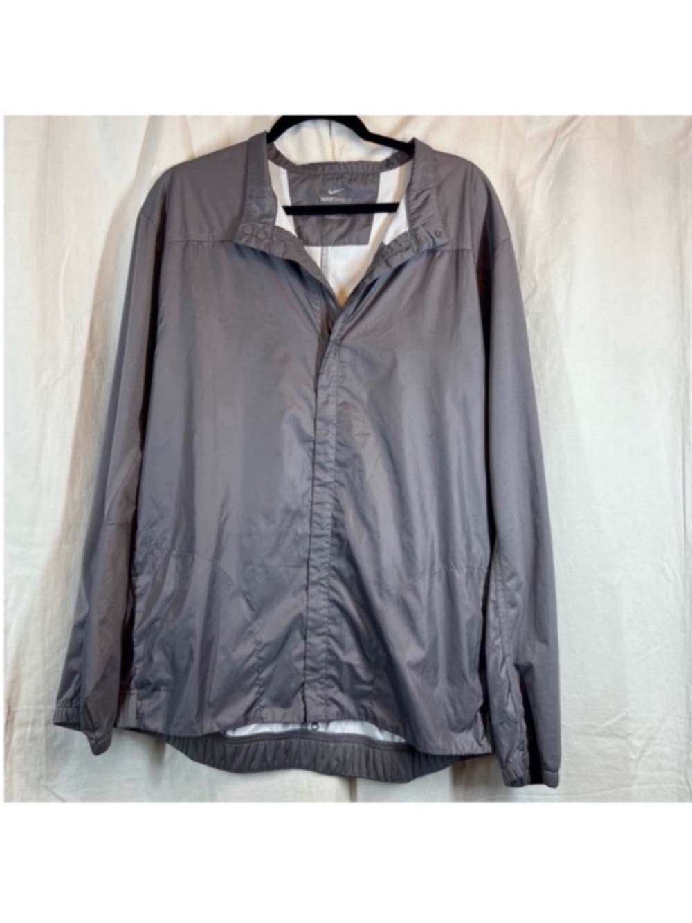 Nike shield water resistant full zip windbreaker jacket lightweight